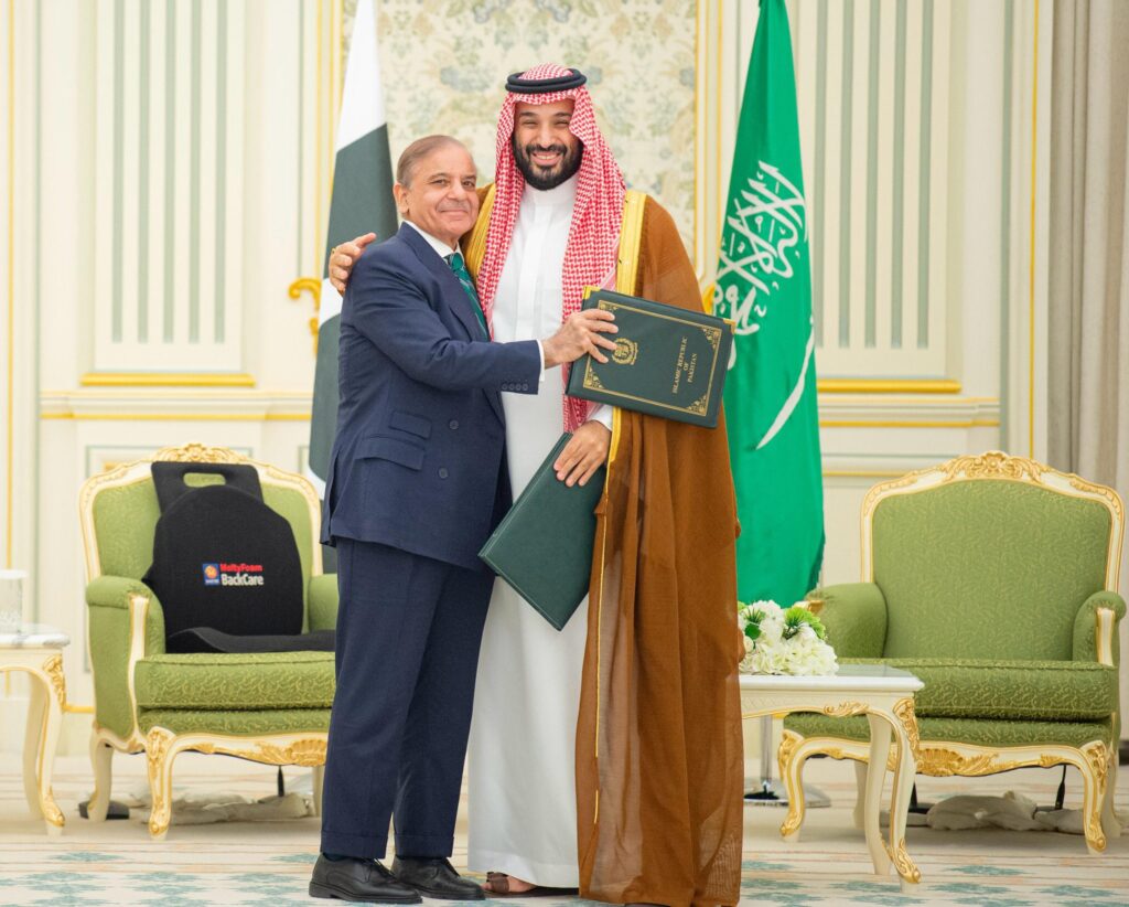 Pak-Saudi अरब ने हस्ताक्षर किया ऐतिहासिक रक्षा समझौता